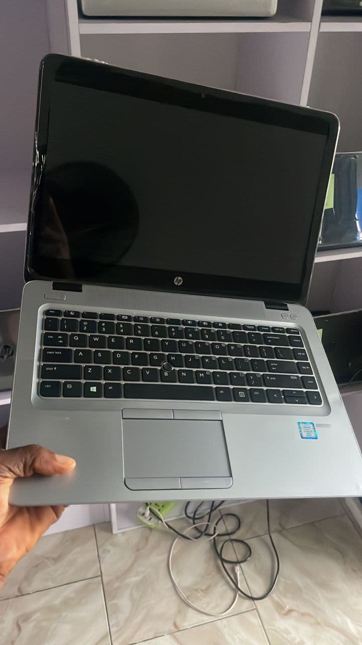 HP Elitebook 840g3/i5(non touch)/8gbram/256ssd